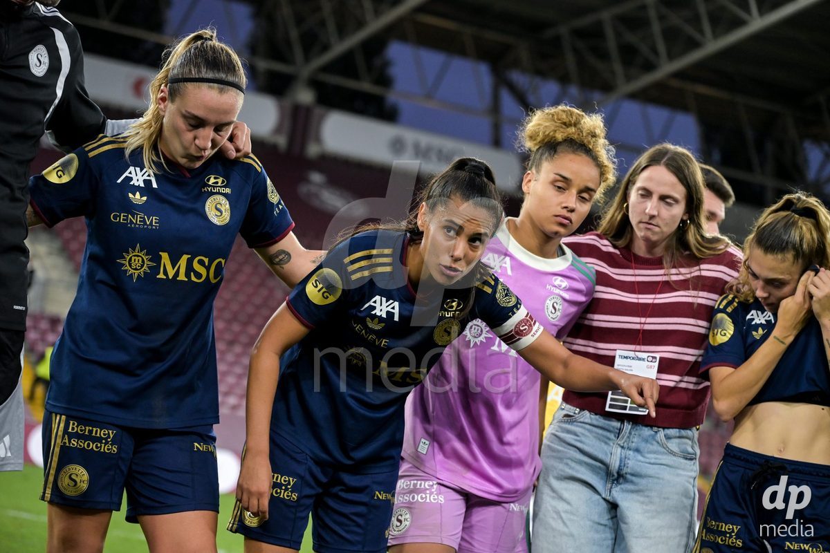 GENEVA, SWITZERLDAND - September 9: The Servette captain speaks to the group. during the AXA Women's Super League match between Servette FC Chenois Feminin and FC Yverdon Women at Stade de Geneve on September 9,2026 in Geneva, Switzerland