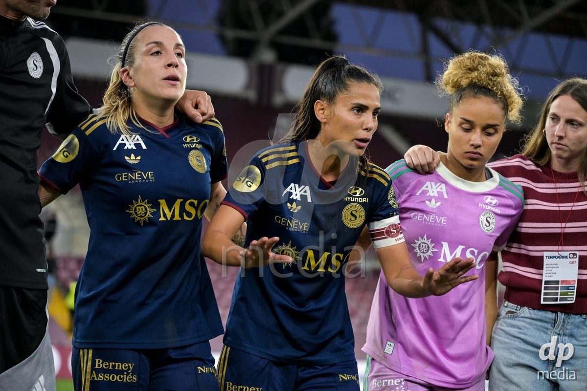 GENEVA, SWITZERLDAND - September 9: The Servette captain speaks to the group. during the AXA Women's Super League match between Servette FC Chenois Feminin and FC Yverdon Women at Stade de Geneve on September 9,2026 in Geneva, Switzerland
