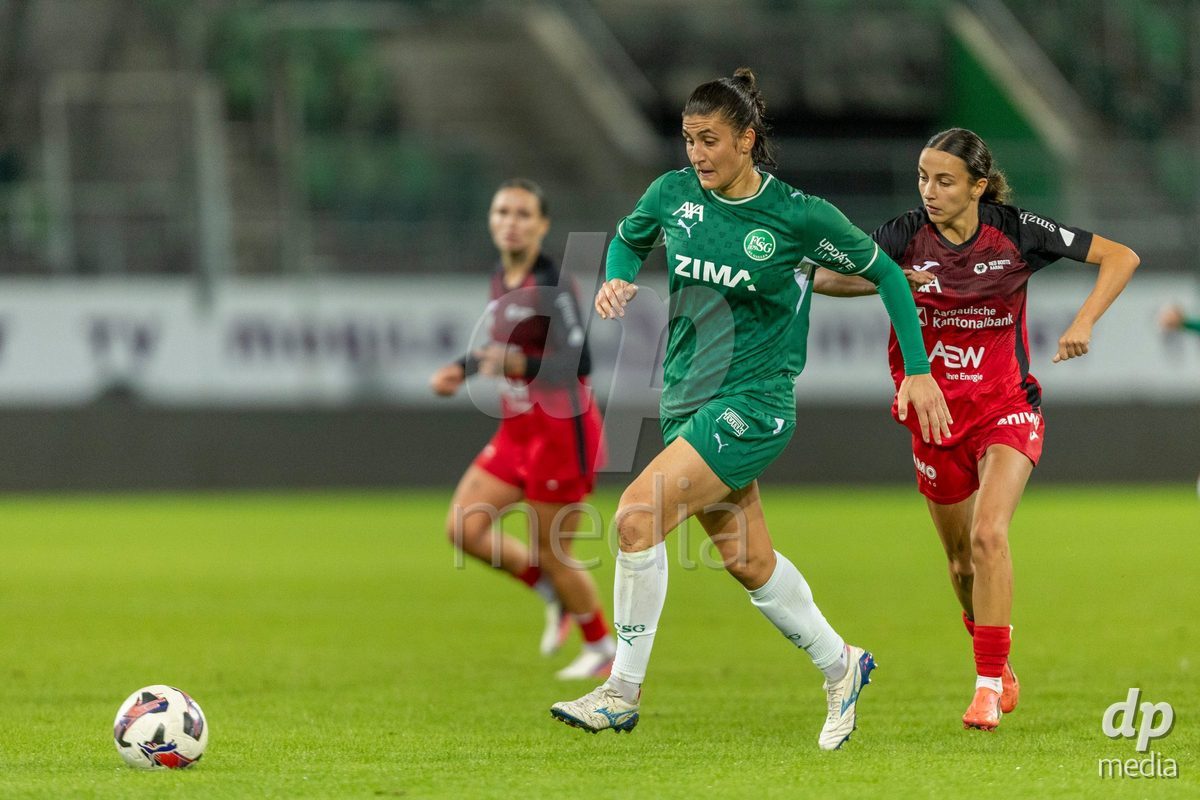 ST. GALLEN, SWITZERLAND - September 9: Naia Glanzmann of FC St. Gallen Frauen (L) controls the ball during the AXA Women's Super League match between FC St. Gallen 1879 and FC Aarau Frauen at Berit Sitterstadion on September 9, 2026 in St. Gallen, Switzerland.