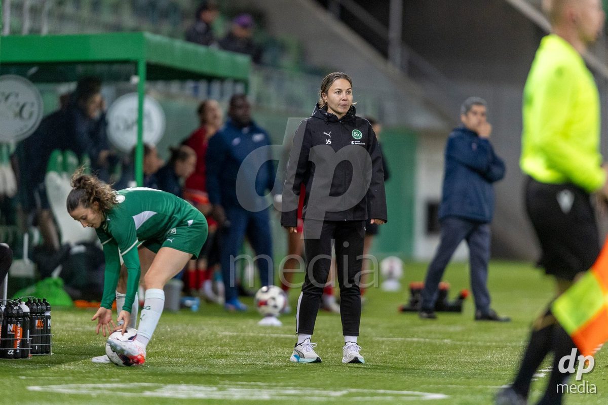 ST. GALLEN, SWITZERLAND - September 9: head coach Jasmin Schweer of FC St. Gallen Frauen during the AXA Women's Super League match between FC St. Gallen 1879 and FC Aarau Frauen at Berit Sitterstadion on September 9, 2026 in St. Gallen, Switzerland.