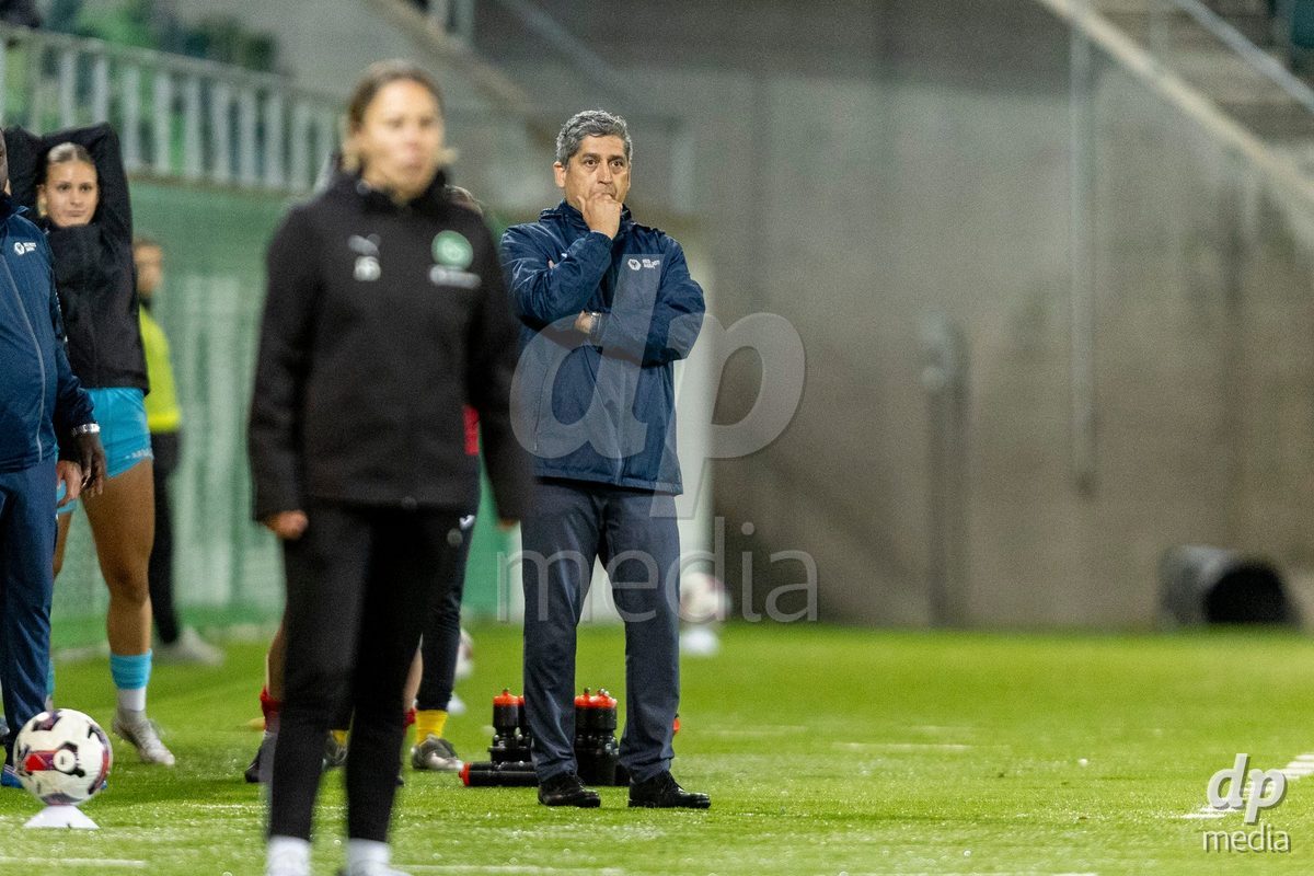 ST. GALLEN, SWITZERLAND - September 9: head coach Eduardo Barrera of FC Aarau Frauen during the AXA Women's Super League match between FC St. Gallen 1879 and FC Aarau Frauen at Berit Sitterstadion on September 9, 2026 in St. Gallen, Switzerland.