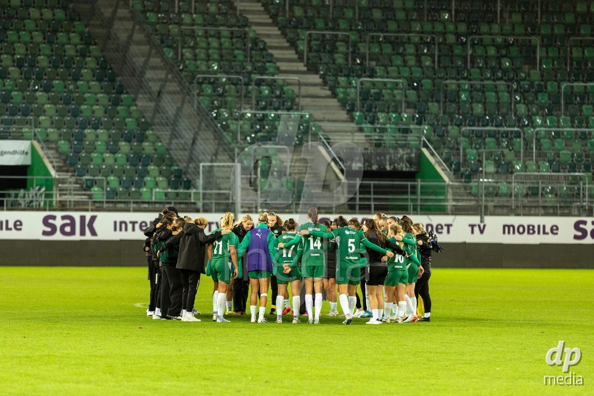 ST. GALLEN, SWITZERLAND - September 9: Players of FC St. Gallen Frauen forming a circle at the end of the AXA Women's Super League match between FC St. Gallen 1879 and FC Aarau Frauen at Berit Sitterstadion on September 9, 2026 in St. Gallen, Switzerland.