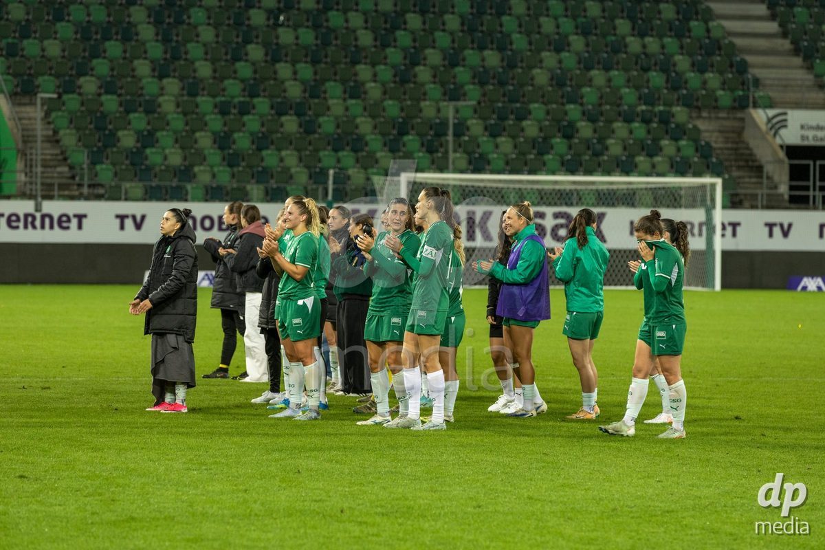 ST. GALLEN, SWITZERLAND - September 9: Players of FC St. Gallen Frauen thank the fans after the AXA Women's Super League match between FC St. Gallen 1879 and FC Aarau Frauen at Berit Sitterstadion on September 9, 2026 in St. Gallen, Switzerland.