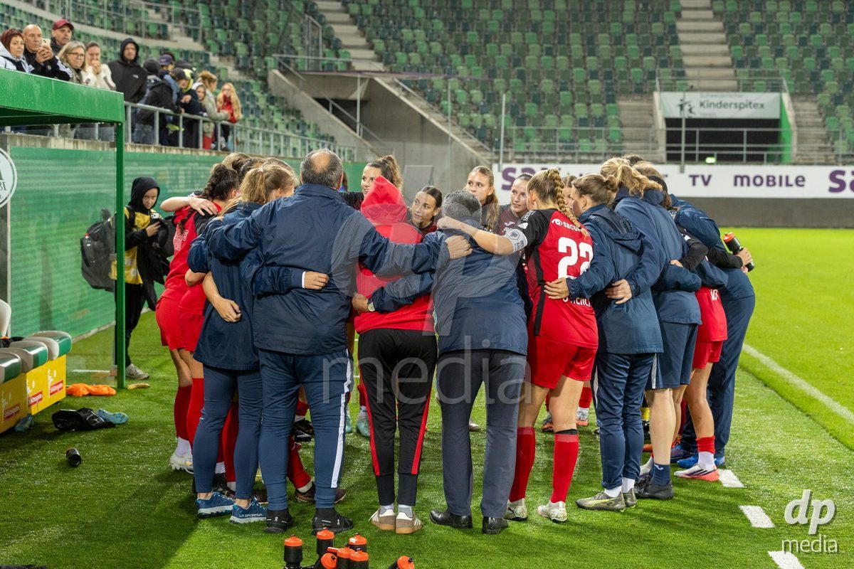 ST. GALLEN, SWITZERLAND - September 9: FC Aarau Frauen form a circle after the AXA Women's Super League match between FC St. Gallen 1879 and FC Aarau Frauen at Berit Sitterstadion on September 9, 2026 in St. Gallen, Switzerland.