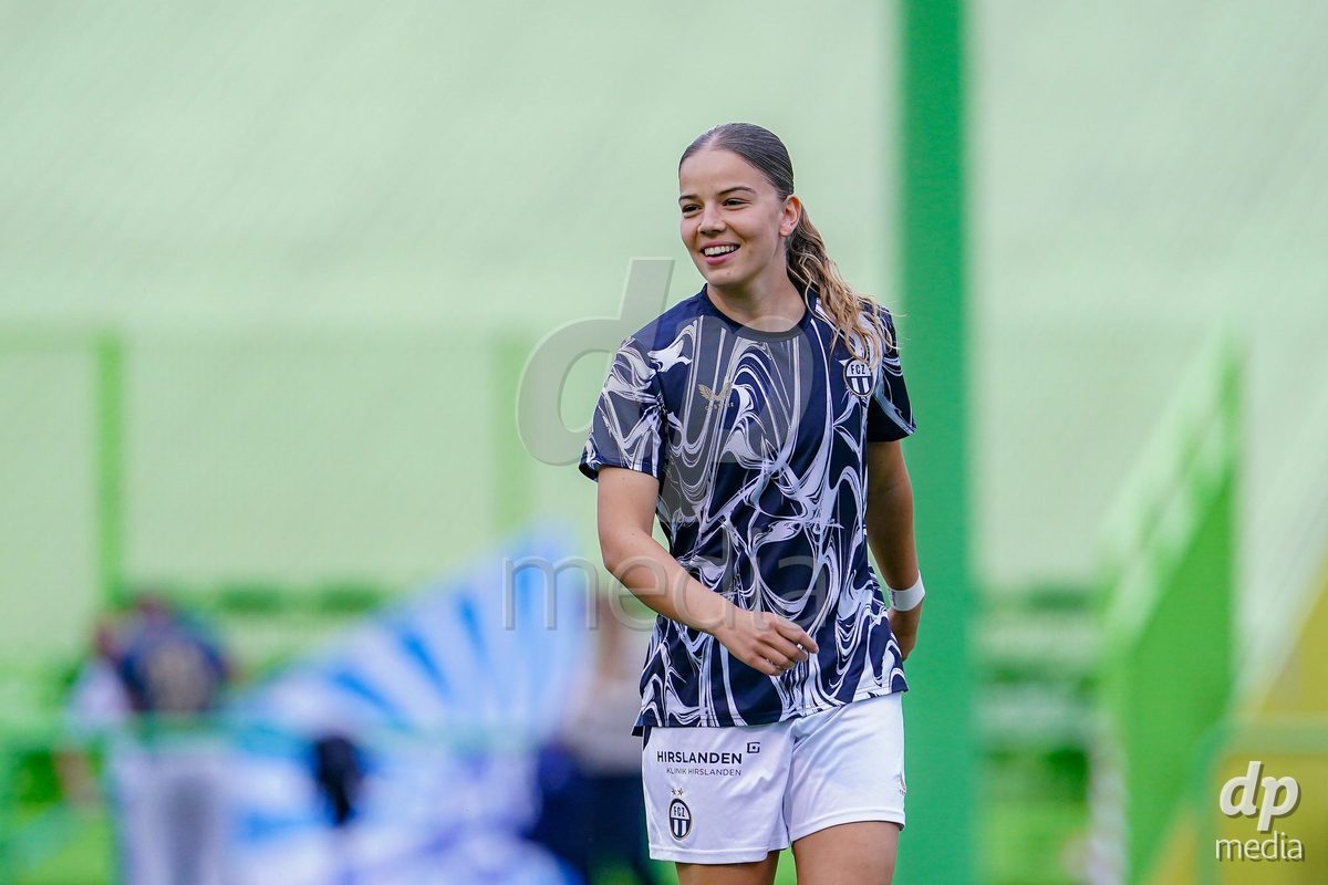 ZURICH, SWITZERLAND - September 9: Rahel Hinder of FC Zurich warming up during the AXA Women's Super League match between FC Zurich and BSC YB Frauen at Herrenschurli on September 9, 2026 in Zurich, Switzerland.
