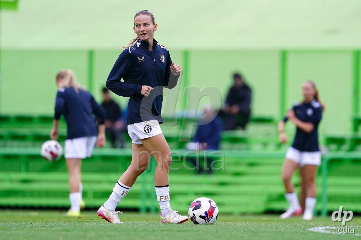 ZURICH, SWITZERLAND - September 9: Kim Dubs of FC Zurich warming up during the AXA Women's Super League match between FC Zurich and BSC YB Frauen at Herrenschurli on September 9, 2026 in Zurich, Switzerland.