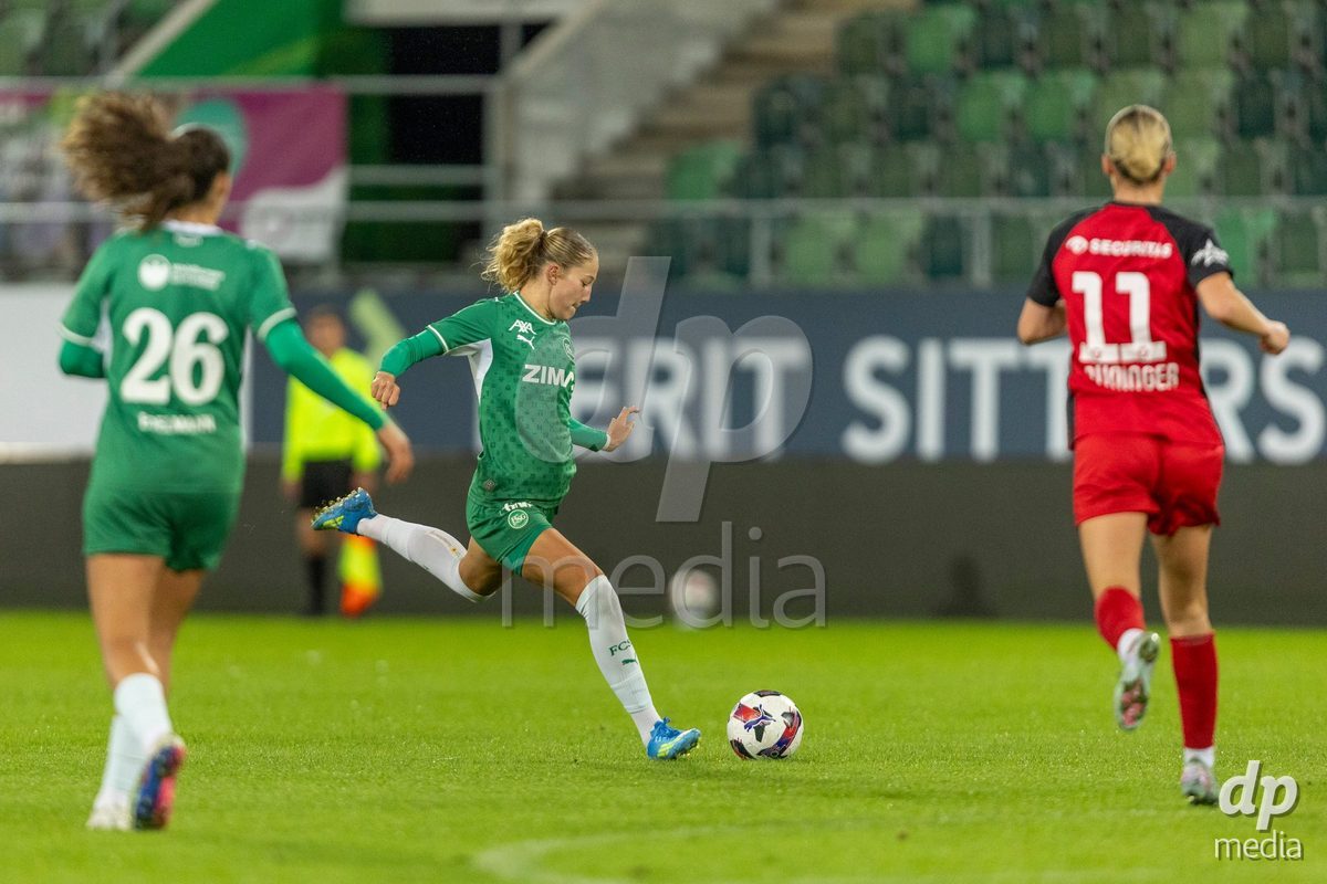 ST. GALLEN, SWITZERLAND - September 9: Johanna Thuer (Johanna Thüer) of FC St. Gallen Frauen shoots the ball during the AXA Women's Super League match between FC St. Gallen 1879 and FC Aarau Frauen at Berit Sitterstadion on September 9, 2026 in St. Gallen, Switzerland.