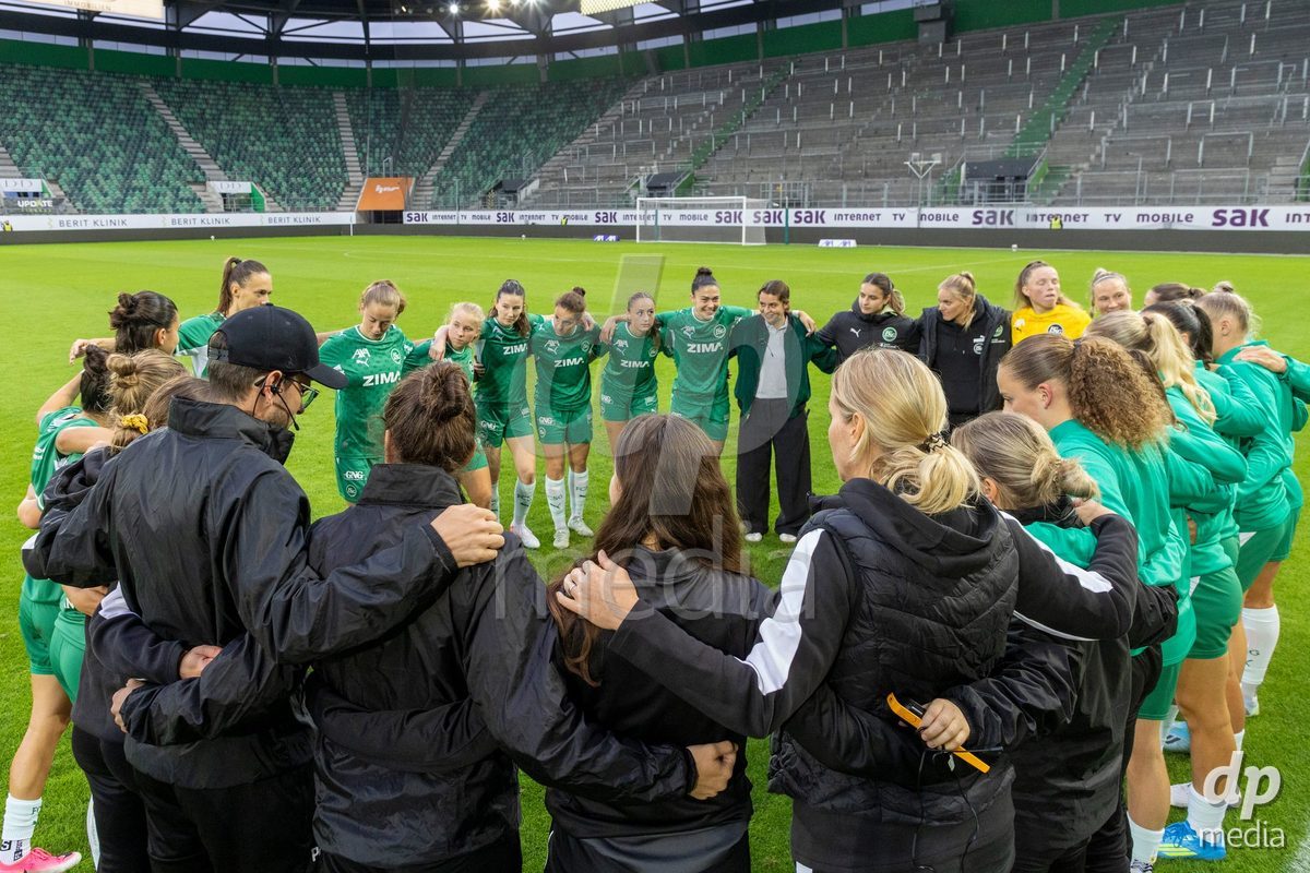 ST. GALLEN, SWITZERLAND - September 9: Players of FC St. Gallen Frauen forming a circle before the AXA Women's Super League match between FC St. Gallen 1879 and FC Aarau Frauen at Berit Sitterstadion on September 9, 2026 in St. Gallen, Switzerland.