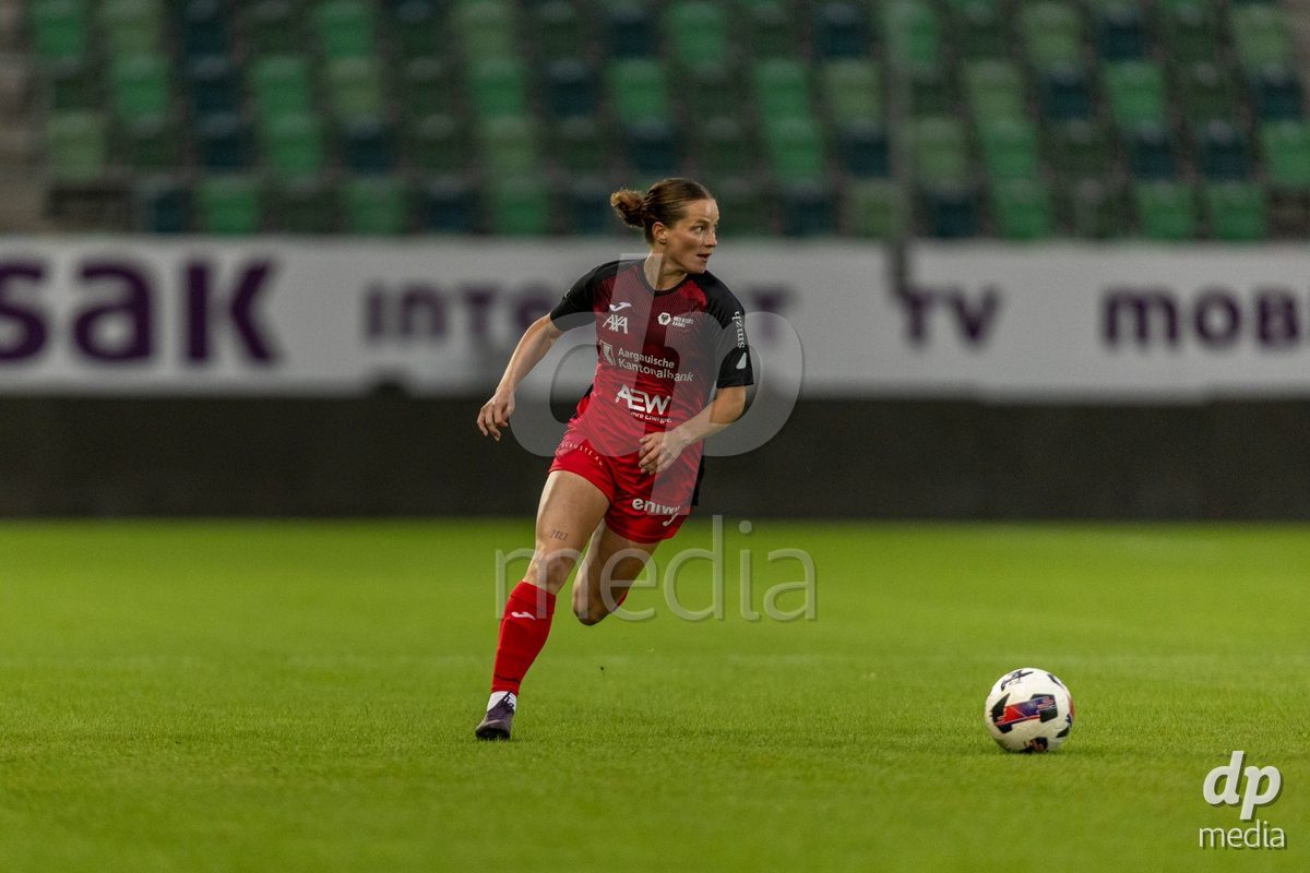 ST. GALLEN, SWITZERLAND - September 9: Tabea Schütt of FC Aarau Frauen controls the ball during the AXA Women's Super League match between FC St. Gallen 1879 and FC Aarau Frauen at Berit Sitterstadion on September 9, 2026 in St. Gallen, Switzerland.