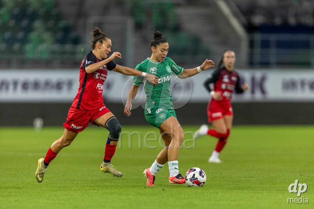 ST. GALLEN, SWITZERLAND - September 9: Alessandra de Freitas of FC St. Gallen Frauen (R) fights for the ball with Giulia Bison of FC Aarau Frauen (L) during the AXA Women's Super League match between FC St. Gallen 1879 and FC Aarau Frauen at Berit Sitterstadion on September 9, 2026 in St. Gallen, Switzerland.