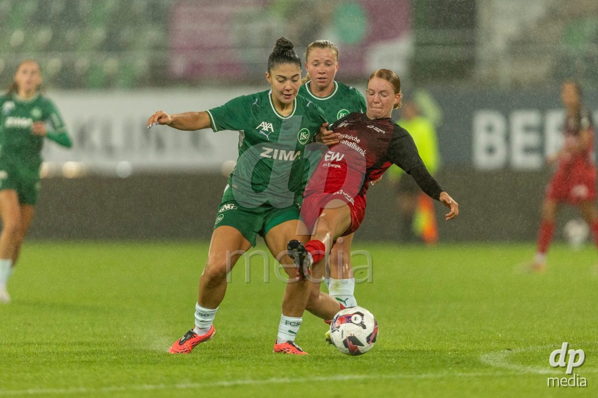 §ST. GALLEN, SWITZERLAND - September 9: Yves Milva Heim of FC Aarau Frauen (R) battles for the ball with Alessandra de Freitas of FC St. Gallen Frauen (L) during the AXA Women's Super League match between FC St. Gallen 1879 and FC Aarau Frauen at Berit Sitterstadion on September 9, 2026 in St. Gallen, Switzerland.