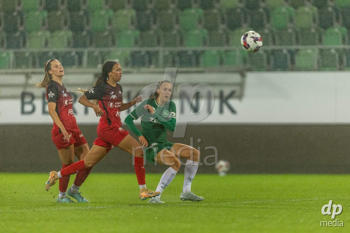 ST. GALLEN, SWITZERLAND - September 9: Jana Brunner of FC St. Gallen Frauen (R) shoots the ball under pressure from Joy Steck of FC Aarau Frauen during the AXA Women's Super League match between FC St. Gallen 1879 and FC Aarau Frauen at Berit Sitterstadion on September 9, 2026 in St. Gallen, Switzerland.