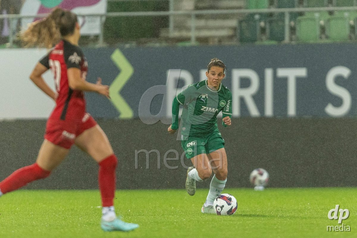 ST. GALLEN, SWITZERLAND - September 9: Yael Aeberhard of FC St. Gallen Frauen controls the ball during the AXA Women's Super League match between FC St. Gallen 1879 and FC Aarau Frauen at Berit Sitterstadion on September 9, 2026 in St. Gallen, Switzerland.