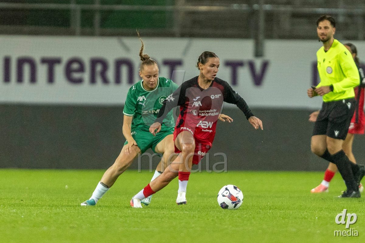 ST. GALLEN, SWITZERLAND - September 9: Vanesa Hoti of FC Aarau Frauen controls the ball during the AXA Women's Super League match between FC St. Gallen 1879 and FC Aarau Frauen at Berit Sitterstadion on September 9, 2026 in St. Gallen, Switzerland.