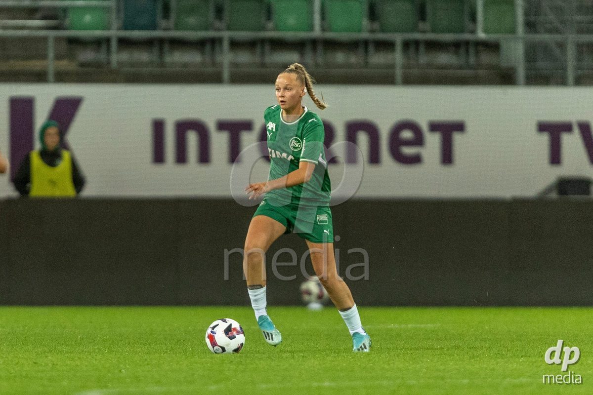 ST. GALLEN, SWITZERLAND - September 9: Johanna Thuer (Johanna Thüer) of FC St. Gallen Frauen controls the ball during the AXA Women's Super League match between FC St. Gallen 1879 and FC Aarau Frauen at Berit Sitterstadion on September 9, 2026 in St. Gallen, Switzerland.