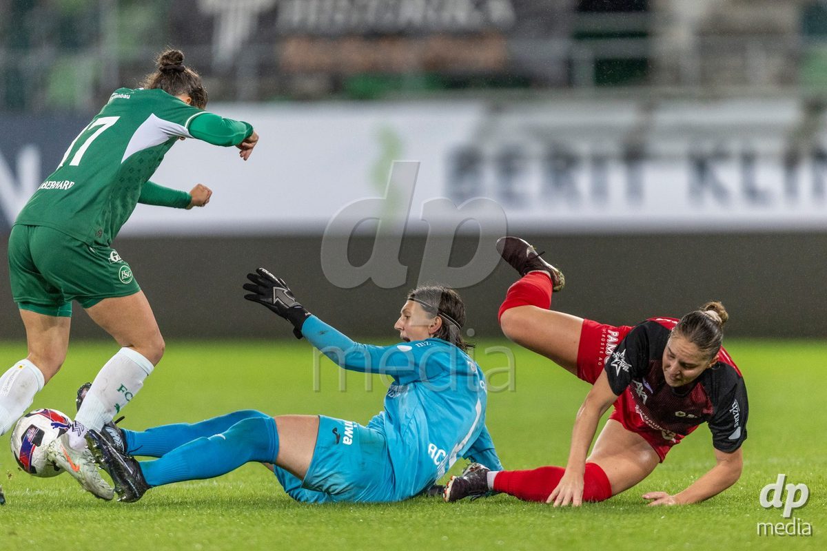 ST. GALLEN, SWITZERLAND - September 9: goalkeeper Jara Ackermann of FC Aarau Frauen in action during the AXA Women's Super League match between FC St. Gallen 1879 and FC Aarau Frauen at Berit Sitterstadion on September 9, 2026 in St. Gallen, Switzerland.