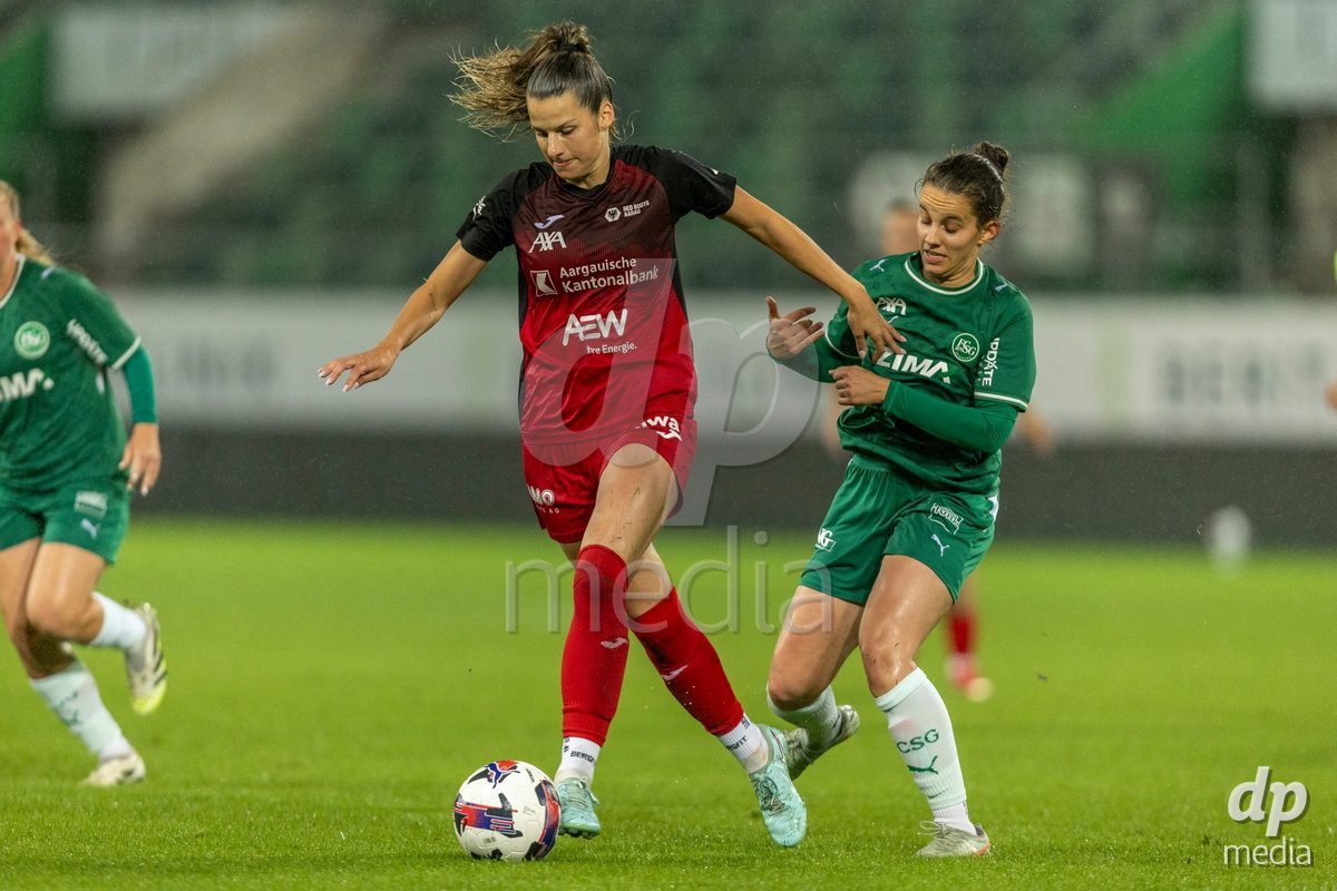 ST. GALLEN, SWITZERLAND - September 9: Celia Hofer of FC Aarau Frauen (L) controls the ball under pressure from Yael Aeberhard of FC St. Gallen Frauen (R) during the AXA Women's Super League match between FC St. Gallen 1879 and FC Aarau Frauen at Berit Sitterstadion on September 9, 2026 in St. Gallen, Switzerland.