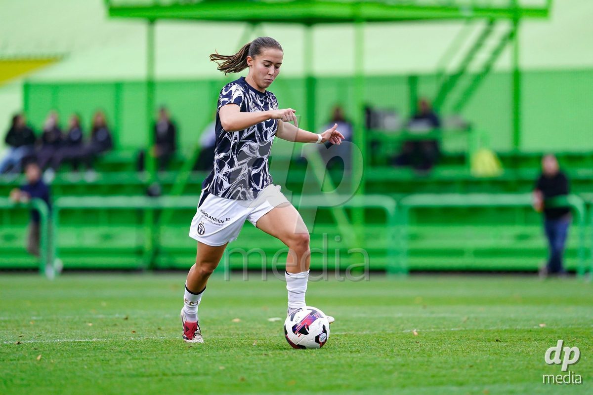 ZURICH, SWITZERLAND - September 9: Amelie Schuster of FC Zurich warming up during the AXA Women's Super League match between FC Zurich and BSC YB Frauen at Herrenschurli on September 9, 2026 in Zurich, Switzerland.