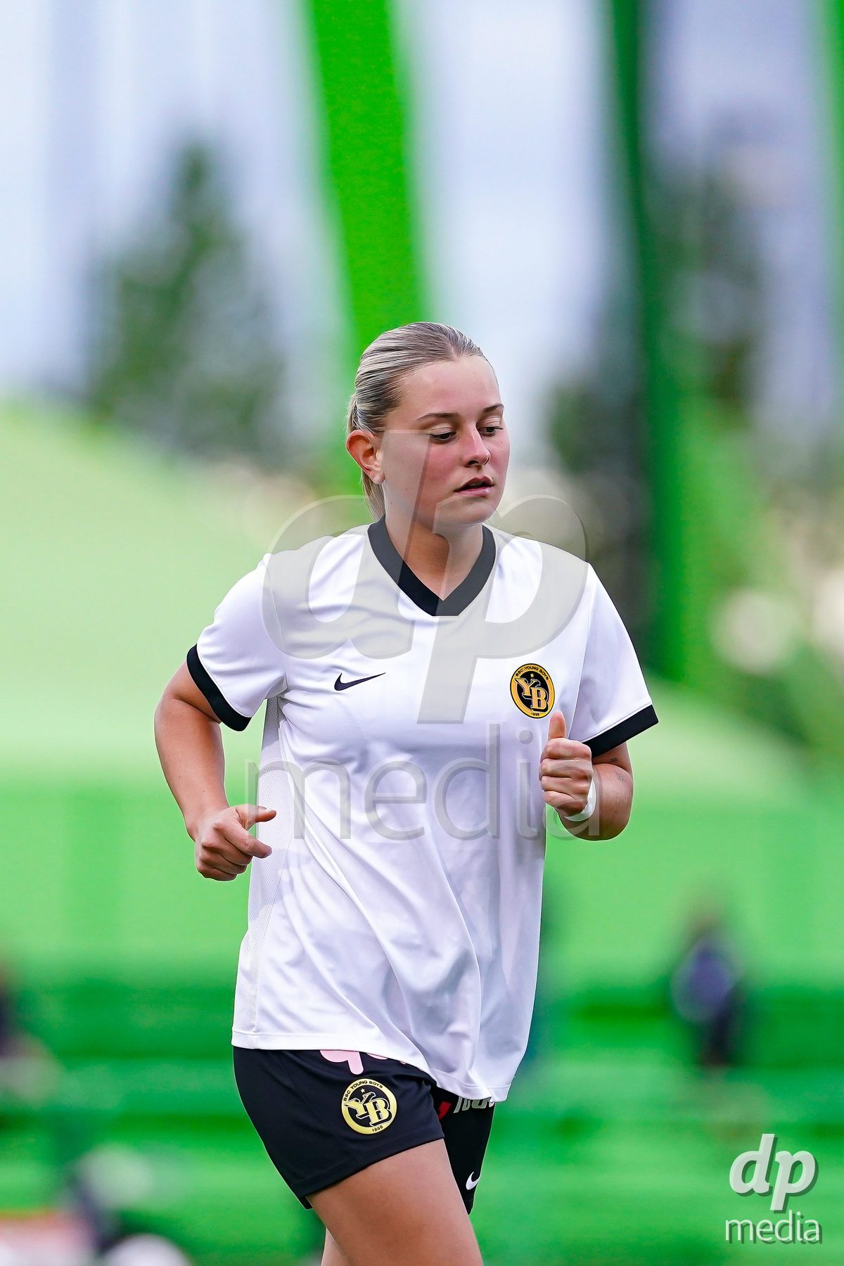 ZURICH, SWITZERLAND - September 9: Leonie Köster (Leonie Koster) of BSC YB Frauen warming up during the AXA Women's Super League match between FC Zurich and BSC YB Frauen at Herrenschurli on September 9, 2026 in Zurich, Switzerland.