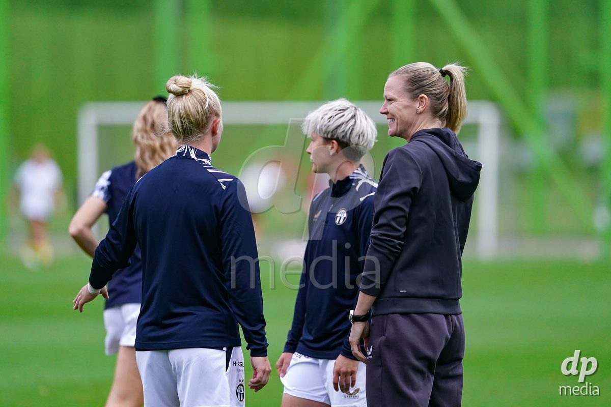 ZURICH, SWITZERLAND - September 9: Diane Caldwell Staff of FC Zurich with team during the AXA Women's Super League match between FC Zurich and BSC YB Frauen at Herrenschurli on September 9, 2026 in Zurich, Switzerland.