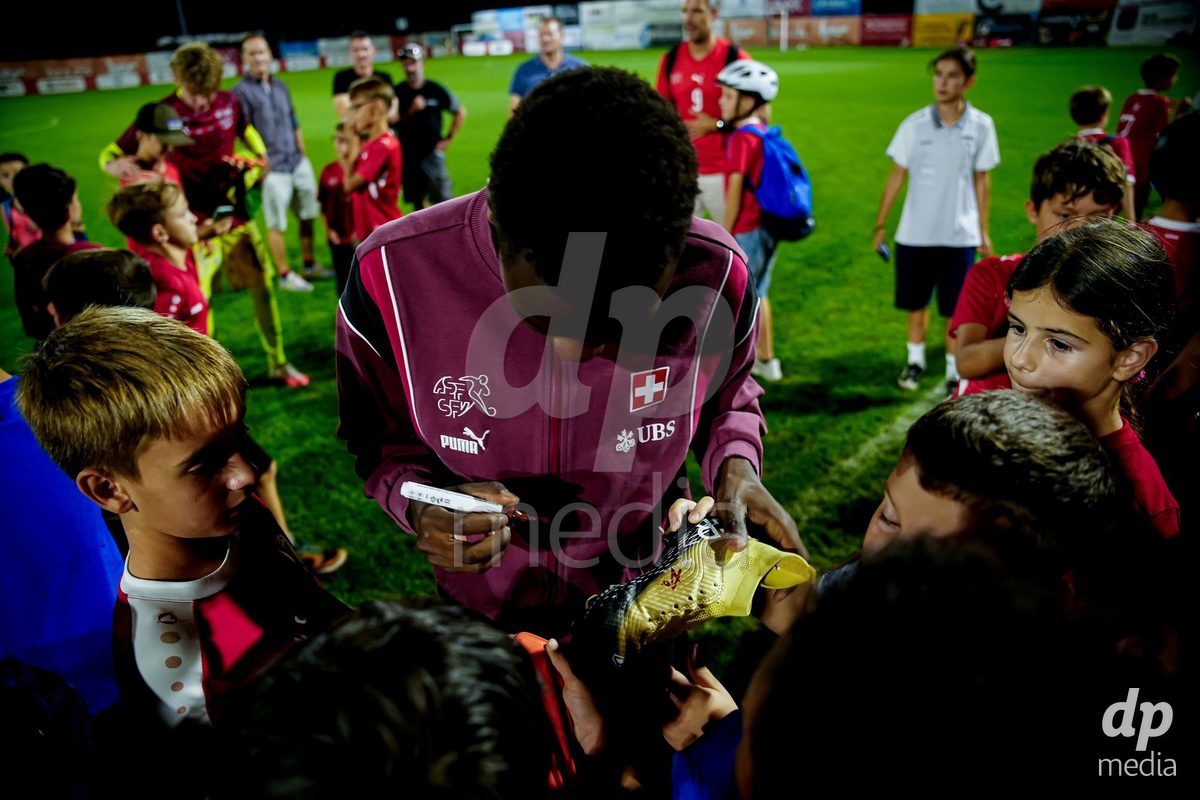 OBERE AU, Switzerland - September 8: Players of Switzerland with fans after the International Friendly U20 match between Switzerland and Luxembourg at TBD on September 8, 2026 in Obere Au, Switzerland.