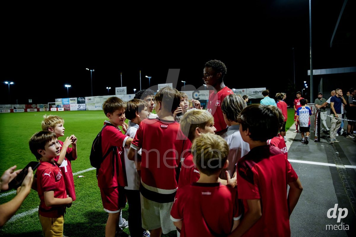 OBERE AU, Switzerland - September 8: Players of Switzerland with fans after the International Friendly U20 match between Switzerland and Luxembourg at TBD on September 8, 2026 in Obere Au, Switzerland.