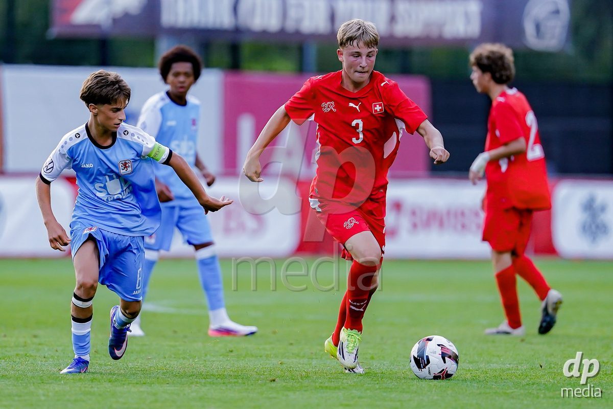 OBERE AU, Switzerland - September 8: Jaron Metzger of Switzerland controls the ball during the International Friendly U20 match between Switzerland and Luxembourg at TBD on September 8, 2026 in Obere Au, Switzerland.