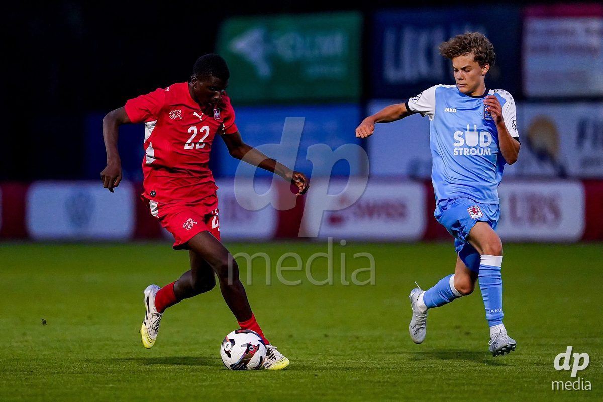 OBERE AU, Switzerland - September 8: Marc-Sébastien Massée (Marc-Sebastien Massee) of Switzerland (L) controls the ball during the International Friendly U20 match between Switzerland and Luxembourg at TBD on September 8, 2026 in Obere Au, Switzerland.