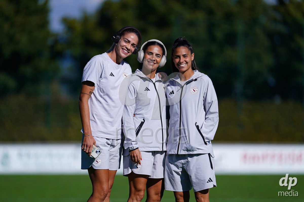 Rapperswil, Switzerland - September 12: Players of Servette FC Chenois Feminin arrival during the AXA Women's Super League match between FC Rapperswil-Jona and Servette FC Chenois Feminin at Stadion Grünfeld on September 12, 2026 in Rapperswil, Switzerland.