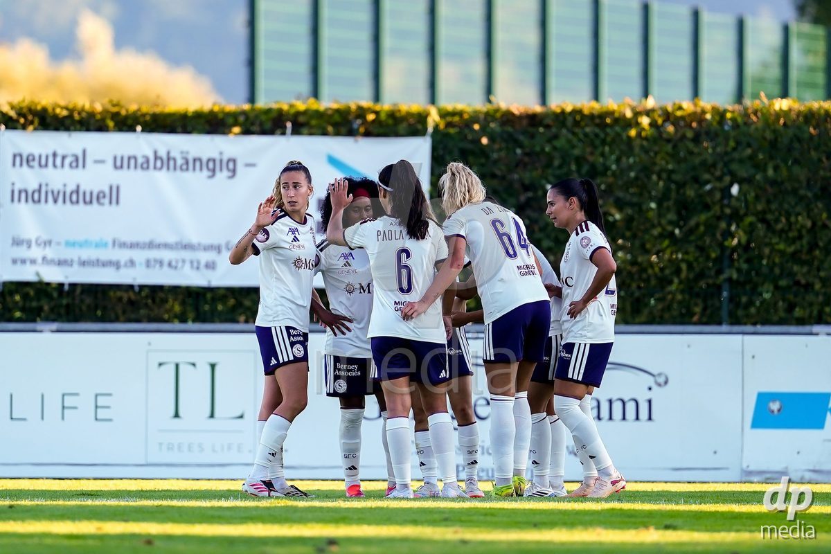 Rapperswil, Switzerland - September 12: Asun Martinez (Asun Martínez) of Servette FC Chenois Feminin celebrating with team after scoring teams first goal during the AXA Women's Super League match between FC Rapperswil-Jona and Servette FC Chenois Feminin at Stadion Grünfeld on September 12, 2026 in Rapperswil, Switzerland.