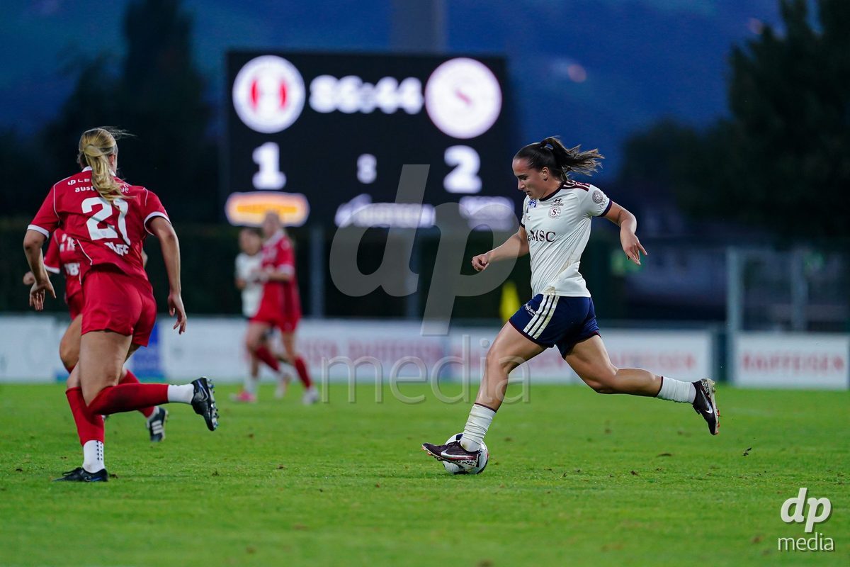 Rapperswil, Switzerland - September 12: Magdalena Sobal of Servette FC Chenois Feminin controls the ball during the AXA Women's Super League match between FC Rapperswil-Jona and Servette FC Chenois Feminin at Stadion Grünfeld on September 12, 2026 in Rapperswil, Switzerland.