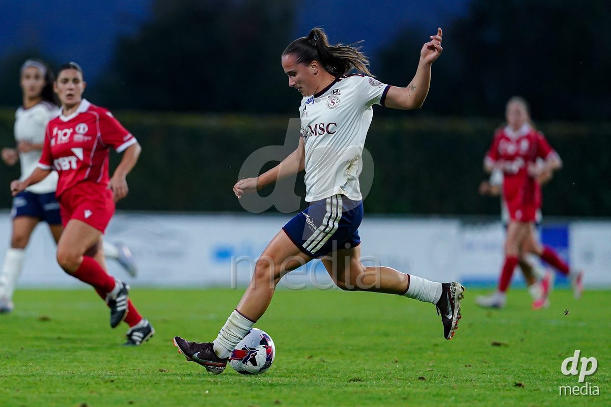 Rapperswil, Switzerland - September 12: Magdalena Sobal of Servette FC Chenois Feminin controls the ball during the AXA Women's Super League match between FC Rapperswil-Jona and Servette FC Chenois Feminin at Stadion Grünfeld on September 12, 2026 in Rapperswil, Switzerland.