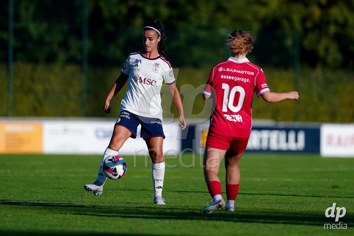 Rapperswil, Switzerland - September 12: Paola Hernandez (Paola Hernández) of Servette FC Chenois Feminin controls the ball during the AXA Women's Super League match between FC Rapperswil-Jona and Servette FC Chenois Feminin at Stadion Grünfeld on September 12, 2026 in Rapperswil, Switzerland.