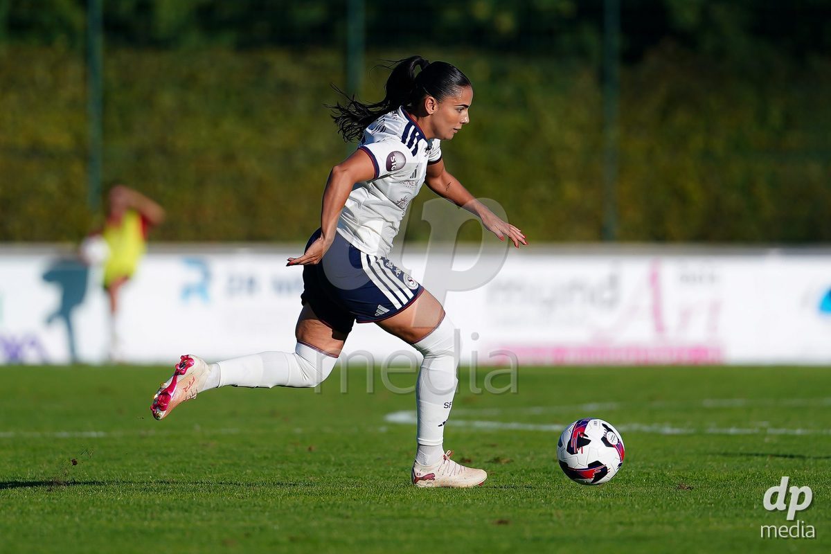 Rapperswil, Switzerland - September 12: Meriame Terchoun of Servette FC Chenois Feminin controls the ball during the AXA Women's Super League match between FC Rapperswil-Jona and Servette FC Chenois Feminin at Stadion Grünfeld on September 12, 2026 in Rapperswil, Switzerland.
