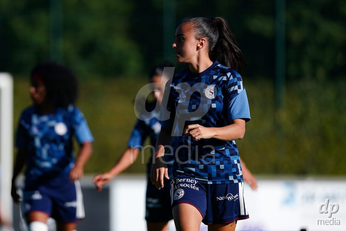Rapperswil, Switzerland - September 12: Joana Marchao (Joana Marchão) of Servette FC Chenois Feminin warming up during the AXA Women's Super League match between FC Rapperswil-Jona and Servette FC Chenois Feminin at Stadion Grünfeld on September 12, 2026 in Rapperswil, Switzerland.