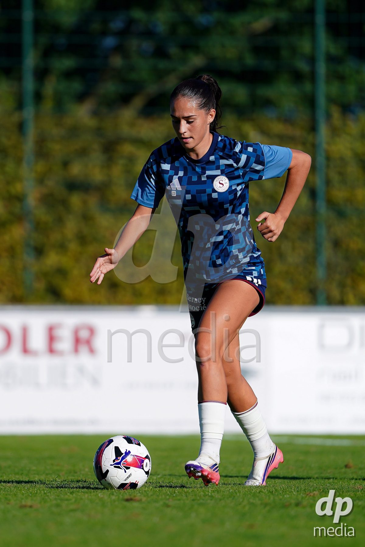 Rapperswil, Switzerland - September 12: Amina Muratovic (Amina Muratović) of Servette FC Chenois Feminin warming up during the AXA Women's Super League match between FC Rapperswil-Jona and Servette FC Chenois Feminin at Stadion Grünfeld on September 12, 2026 in Rapperswil, Switzerland.