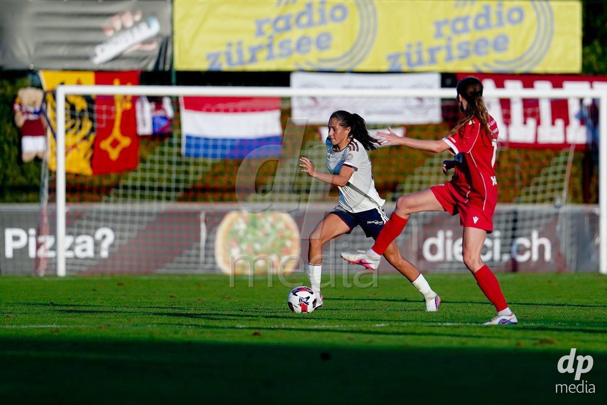 Rapperswil, Switzerland - September 12: Amina Muratovic (Amina Muratović) of Servette FC Chenois Feminin controls the ball during the AXA Women's Super League match between FC Rapperswil-Jona and Servette FC Chenois Feminin at Stadion Grünfeld on September 12, 2026 in Rapperswil, Switzerland.