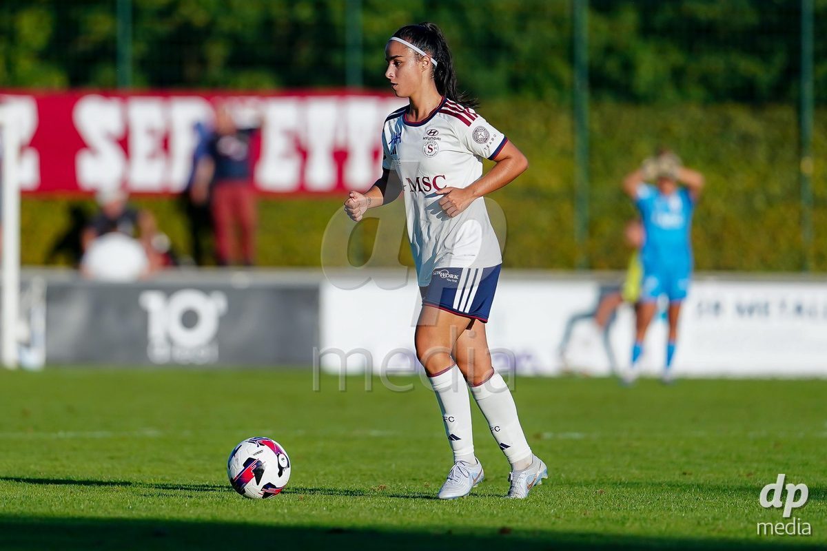 Rapperswil, Switzerland - September 12: Paola Hernandez (Paola Hernández) of Servette FC Chenois Feminin controls the ball during the AXA Women's Super League match between FC Rapperswil-Jona and Servette FC Chenois Feminin at Stadion Grünfeld on September 12, 2026 in Rapperswil, Switzerland.