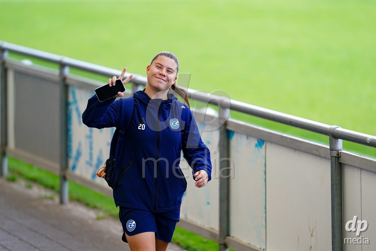 NIEDERHASLI, SWITZERLAND - September 13: Players of GC Frauenfussball arrival during the AXA Women's Super League match between GC Frauenfussball and FC Luzern at GC Campus on September 13, 2026 in Niederhasli, Switzerland.