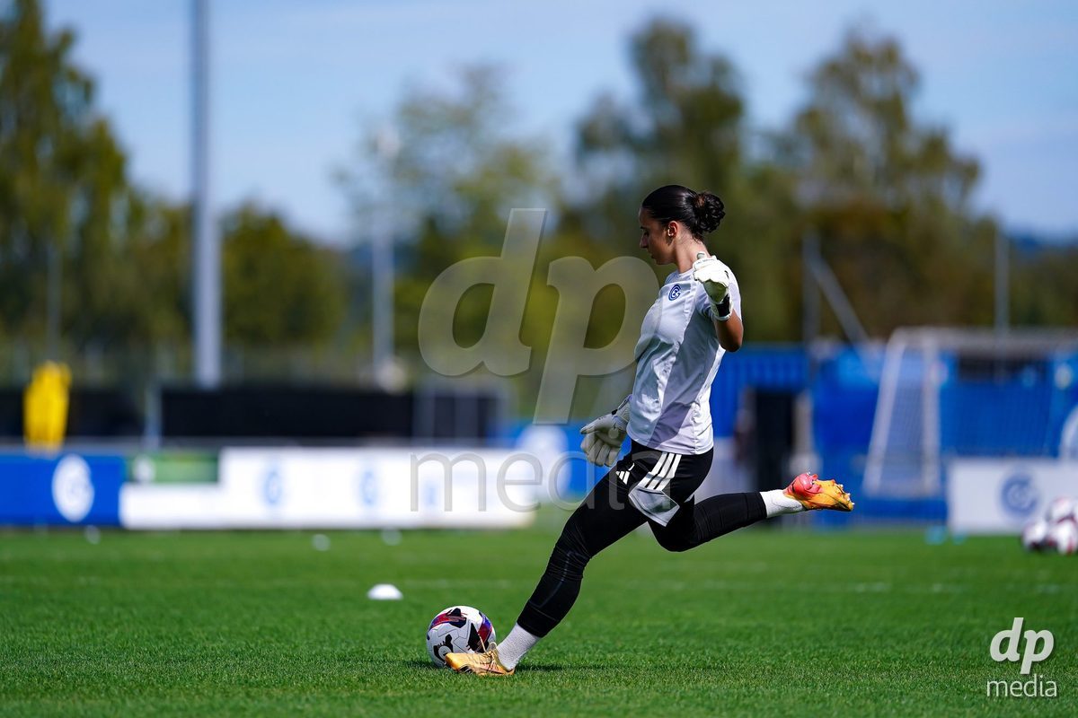 NIEDERHASLI, SWITZERLAND - September 13: Players of GC Frauenfussball warming up during the AXA Women's Super League match between GC Frauenfussball and FC Luzern at GC Campus on September 13, 2026 in Niederhasli, Switzerland.