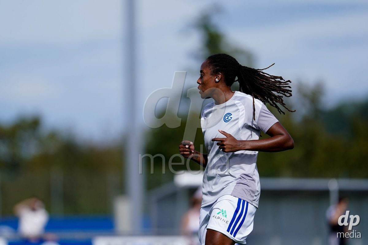NIEDERHASLI, SWITZERLAND - September 13: Players of GC Frauenfussball warming up during the AXA Women's Super League match between GC Frauenfussball and FC Luzern at GC Campus on September 13, 2026 in Niederhasli, Switzerland.
