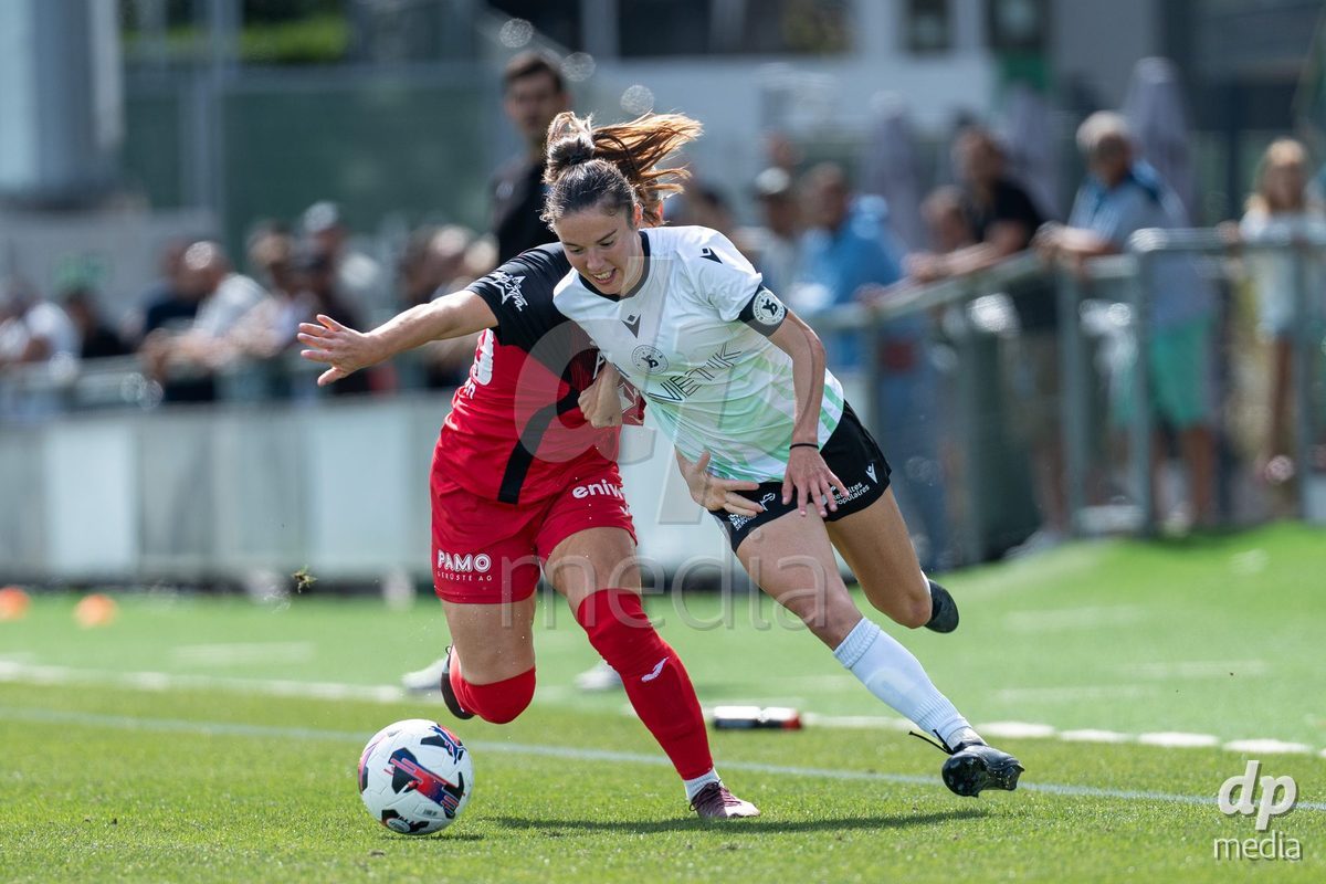 YVERDON-LES-BAINS - SWITZERLAND - SEPTEMBER 13 : Duel between Chloé Marie Anne Le Franc of Yverdon Sport Women and Rebecca Anne Storr of FC Aarau Frauen during the AXA Women's Super League match between Yverdon Sport Women and FC Aarau Frauen at Stade Municipal on September 13, 2026 in Yverdon-les-Bains, Switzerland.