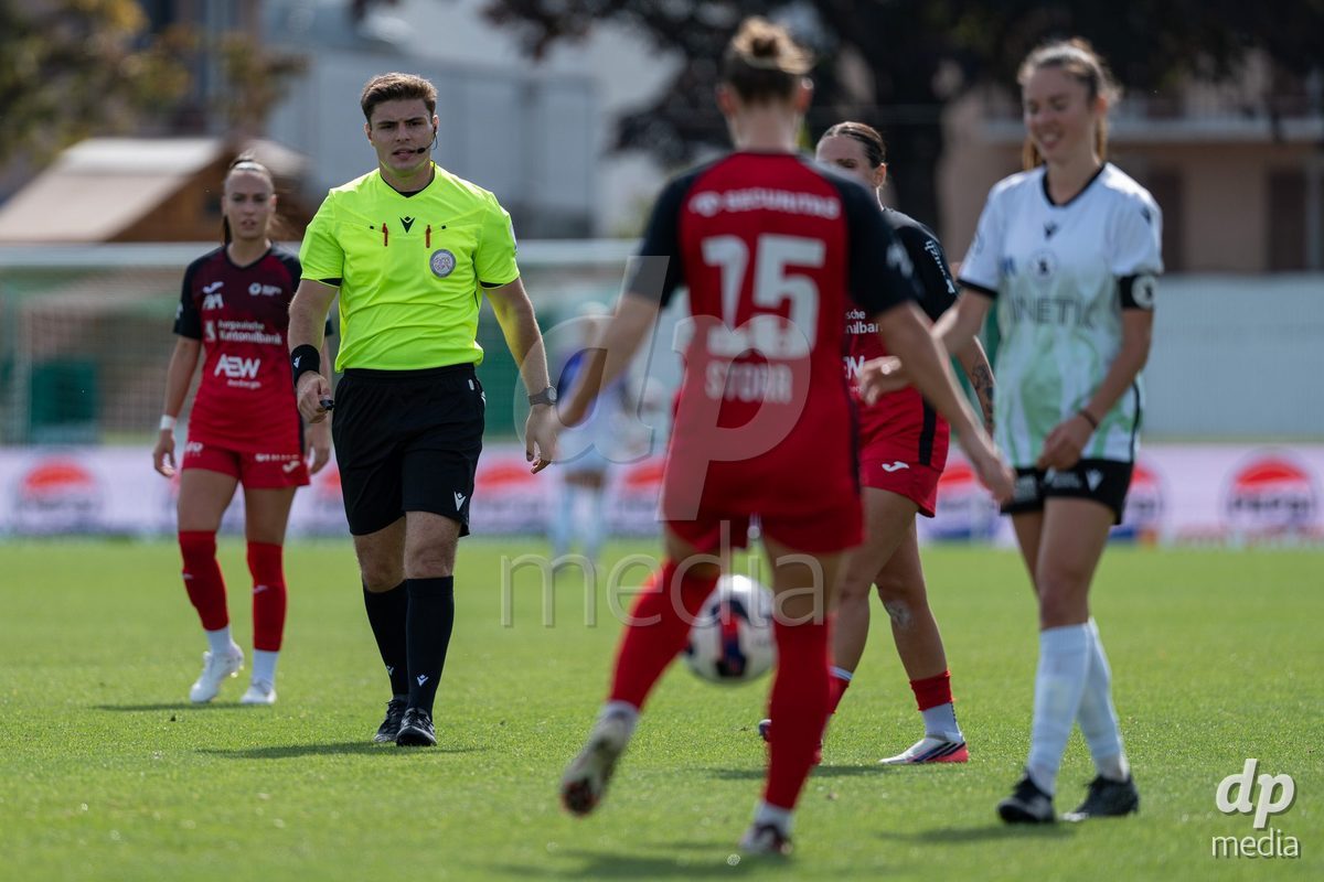 YVERDON-LES-BAINS - SWITZERLAND - SEPTEMBER 13 : Simon Boven, main referee, during the AXA Women's Super League match between Yverdon Sport Women and FC Aarau Frauen at Stade Municipal on September 13, 2026 in Yverdon-les-Bains, Switzerland.