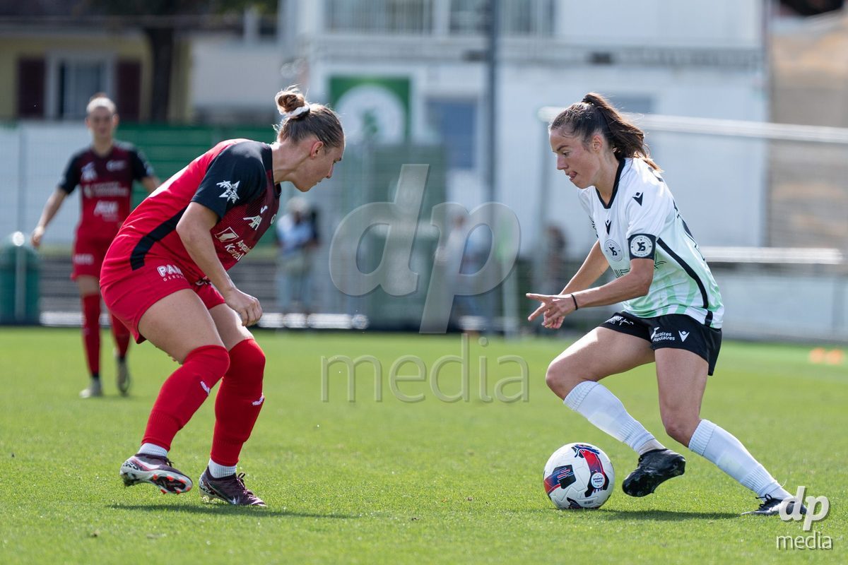 YVERDON-LES-BAINS - SWITZERLAND - SEPTEMBER 13 : Chloé Marie Anne Le Franc of Yverdon Sport Women dribbles during the AXA Women's Super League match between Yverdon Sport Women and FC Aarau Frauen at Stade Municipal on September 13, 2026 in Yverdon-les-Bains, Switzerland.