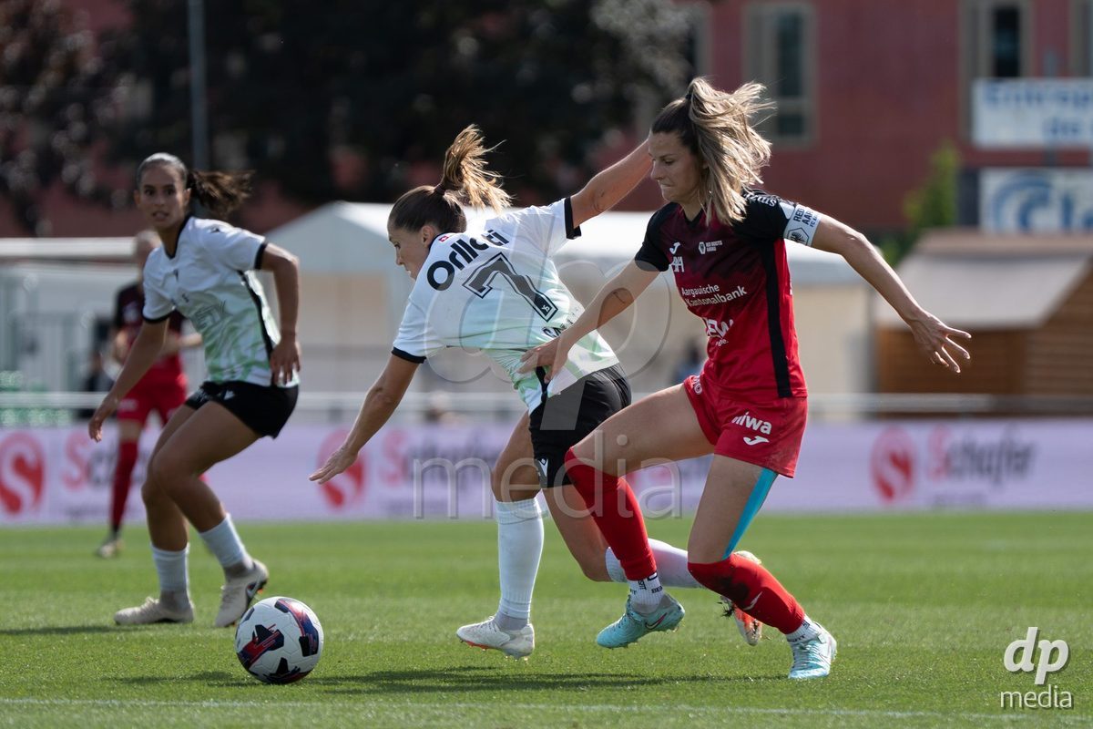 YVERDON-LES-BAINS - SWITZERLAND - SEPTEMBER 13 : Duel between Sandrine Gaillard Mauron of Yverdon Sport Women and Celia Hofer of FC Aarau Frauen during the AXA Women's Super League match between Yverdon Sport Women and FC Aarau Frauen at Stade Municipal on September 13, 2026 in Yverdon-les-Bains, Switzerland.