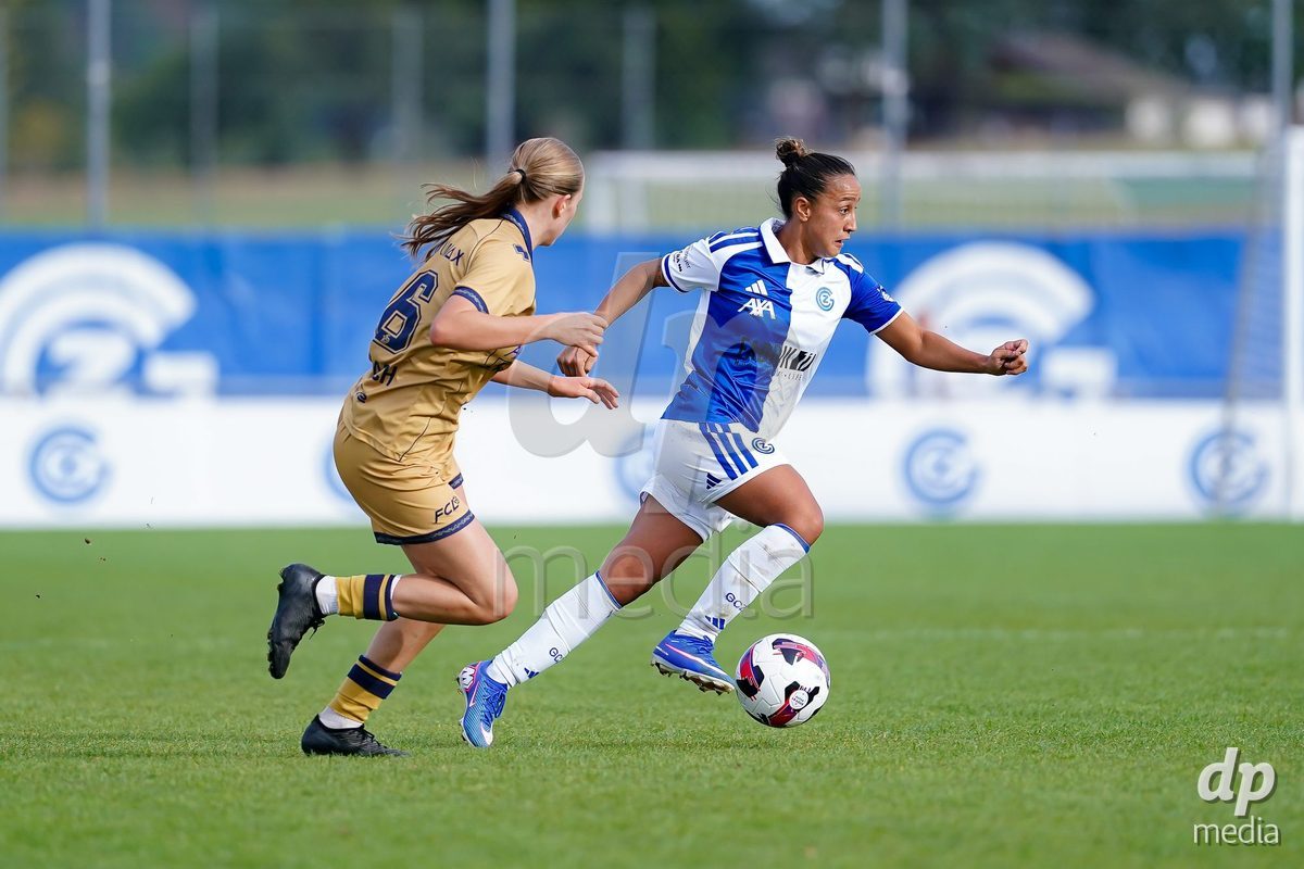 NIEDERHASLI, SWITZERLAND - September 13: Dalila Belen Ippolito of GC Frauenfussball (R) and Liel Rickenbach of FC Luzern (L) battle for the ball during the AXA Women's Super League match between GC Frauenfussball and FC Luzern at GC Campus on September 13, 2026 in Niederhasli, Switzerland.