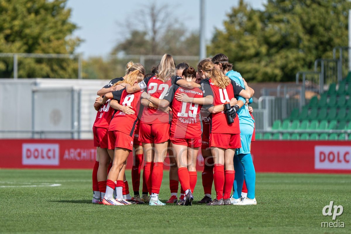 YVERDON-LES-BAINS - SWITZERLAND - SEPTEMBER 13 : FC Aarau Frauen during the AXA Women's Super League match between Yverdon Sport Women and FC Aarau Frauen at Stade Municipal on September 13, 2026 in Yverdon-les-Bains, Switzerland.