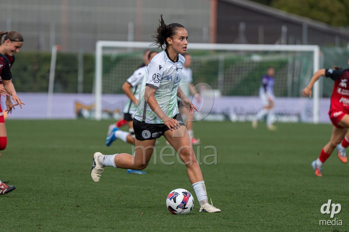 YVERDON-LES-BAINS - SWITZERLAND - SEPTEMBER 13 : Ines Khiri of Yverdon Sport Women drives the ball during the AXA Women's Super League match between Yverdon Sport Women and FC Aarau Frauen at Stade Municipal on September 13, 2026 in Yverdon-les-Bains, Switzerland.