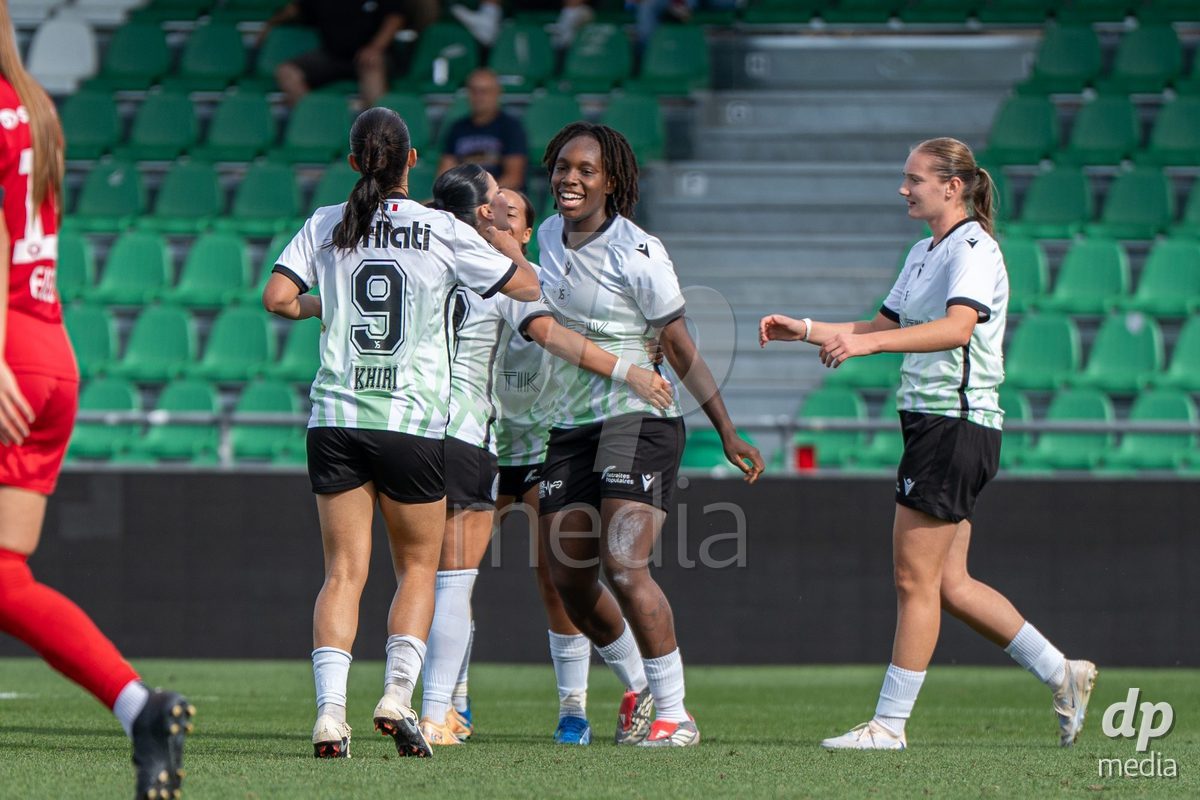 YVERDON-LES-BAINS - SWITZERLAND - SEPTEMBER 13 : Yverdon Sport Women celebrates the goal (4-1) during the AXA Women's Super League match between Yverdon Sport Women and FC Aarau Frauen at Stade Municipal on September 13, 2026 in Yverdon-les-Bains, Switzerland.