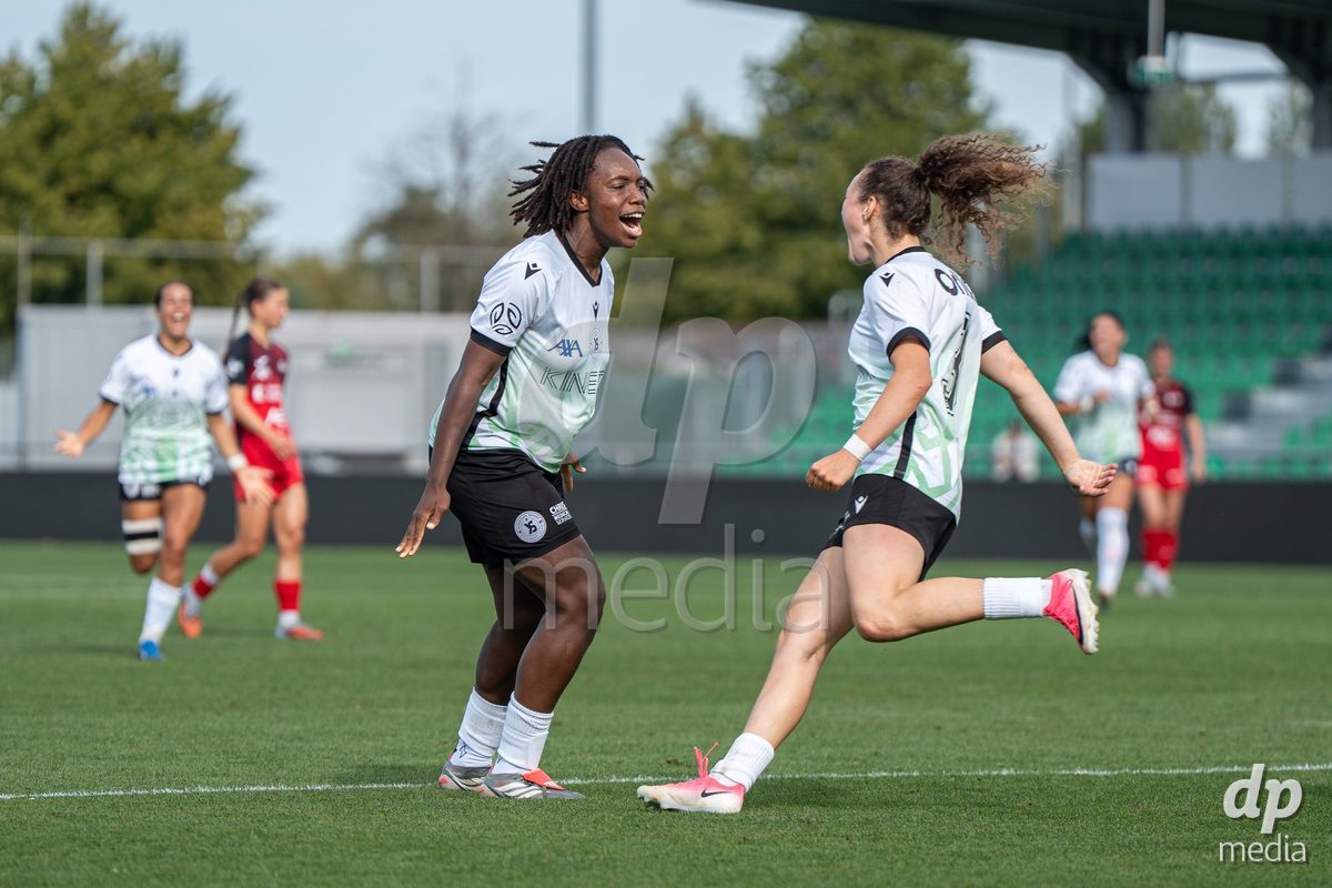 YVERDON-LES-BAINS - SWITZERLAND - SEPTEMBER 13 : Yverdon Sport Women celebrates the goal (3-1) during the AXA Women's Super League match between Yverdon Sport Women and FC Aarau Frauen at Stade Municipal on September 13, 2026 in Yverdon-les-Bains, Switzerland.